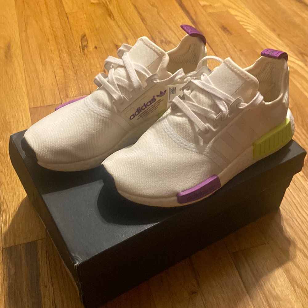 Adidas NMD_R1 sneaker NWT size 6